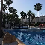 Bajó en el campo de Golf, Orientación ideal todo el año Piscina-Terraza solárium-Wifi-Sat