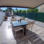 Bajó en el campo de Golf, Orientación ideal todo el año Piscina-Terraza solárium-Wifi-Sat