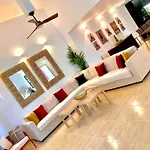 Amplia Vivienda New Para12 Pers A 4 Min Caminando De Playa Con Terraza, Piscina Com, Wifi, Ventiladores De Techo, Lavavajillas