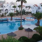 Bajó en el campo de Golf, Orientación ideal todo el año Piscina-Terraza solárium-Wifi-Sat