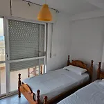 Apartamento De Tres Habitaciones A 3 Minutos De La Playa Para 6 Personas
