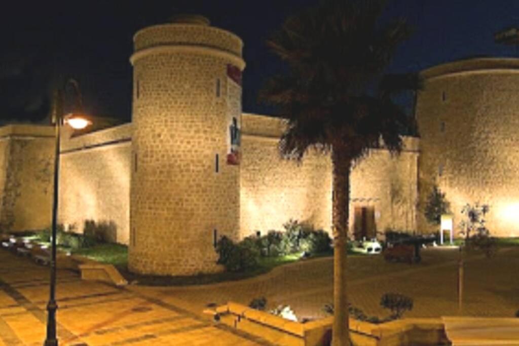 A 600 M De La Playa Y El Castillo Santa Ana Apartamento *