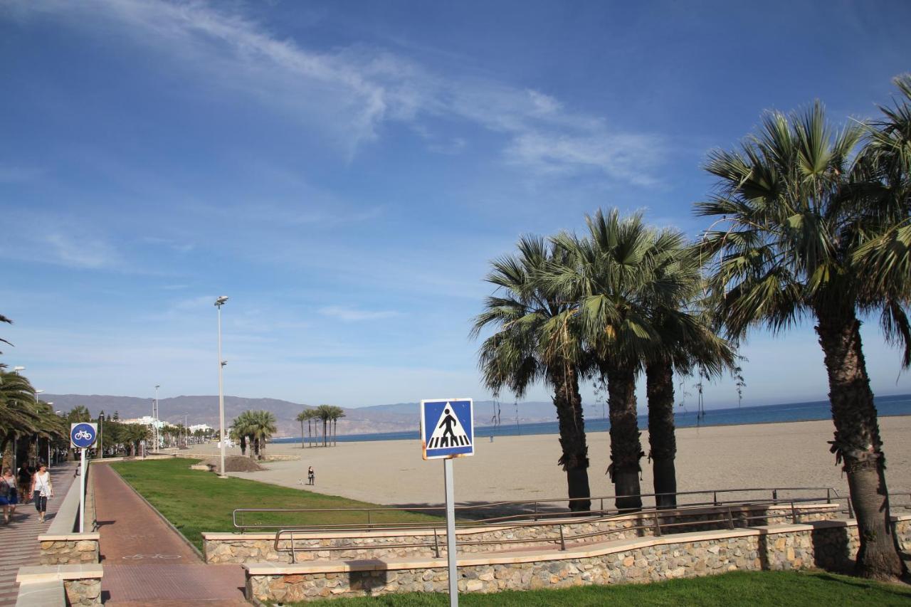 Apartamento En Primera Línea De Playa, Con Vistas A La Playa *