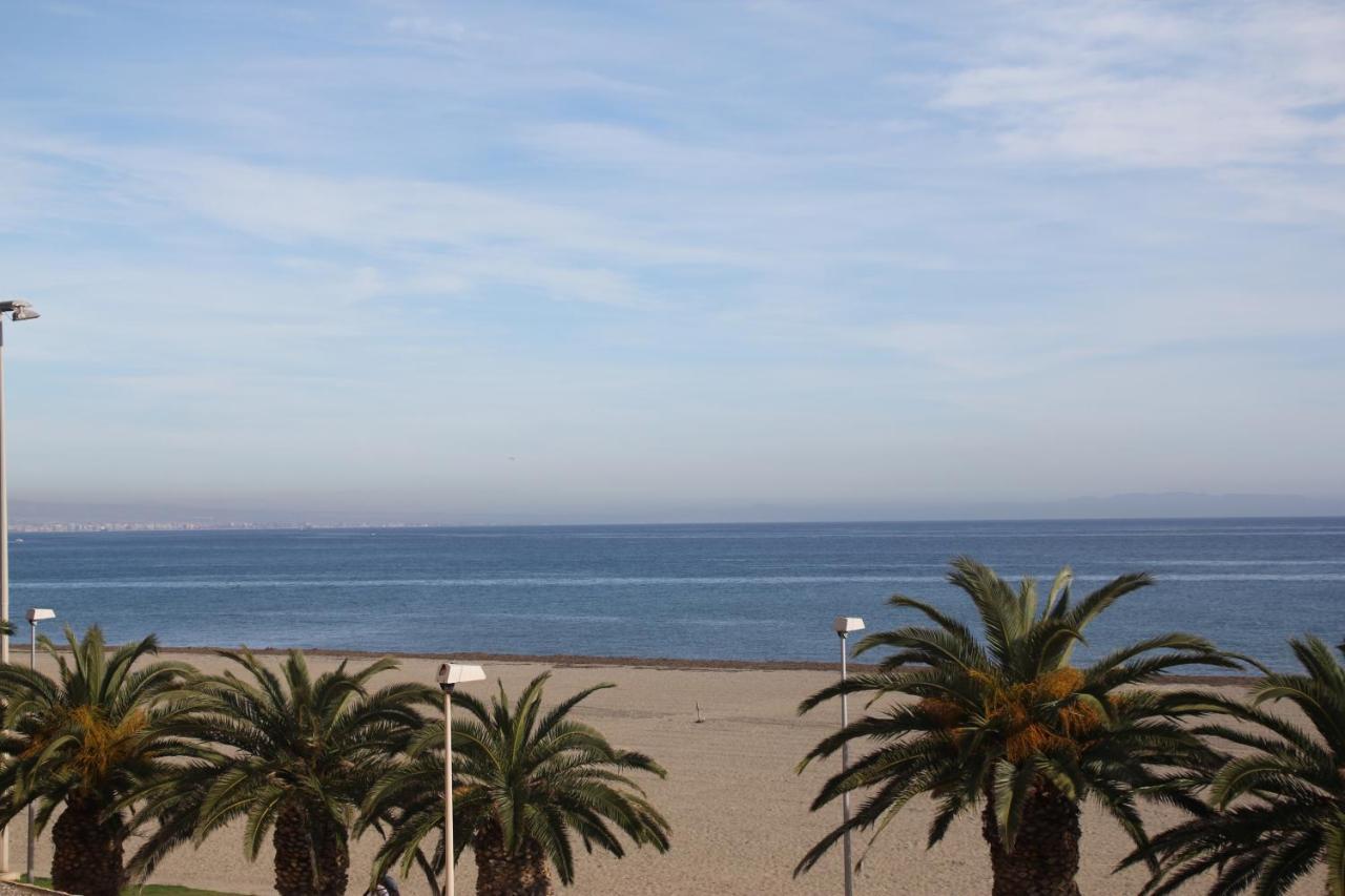 En Primera Línea De Playa, Con Vistas A La Playa Apartamento *