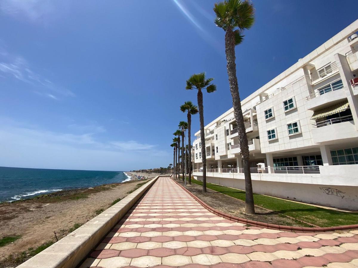 En Primera Línea De Playa Apartamento