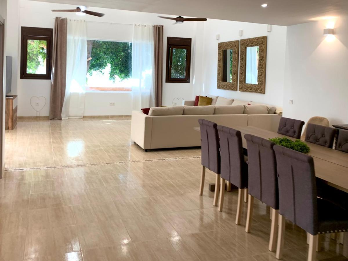 Casa Playa: Spacious 12-person Retreat With Pool And Beachside Comfort Holiday home Roquetas de Mar
