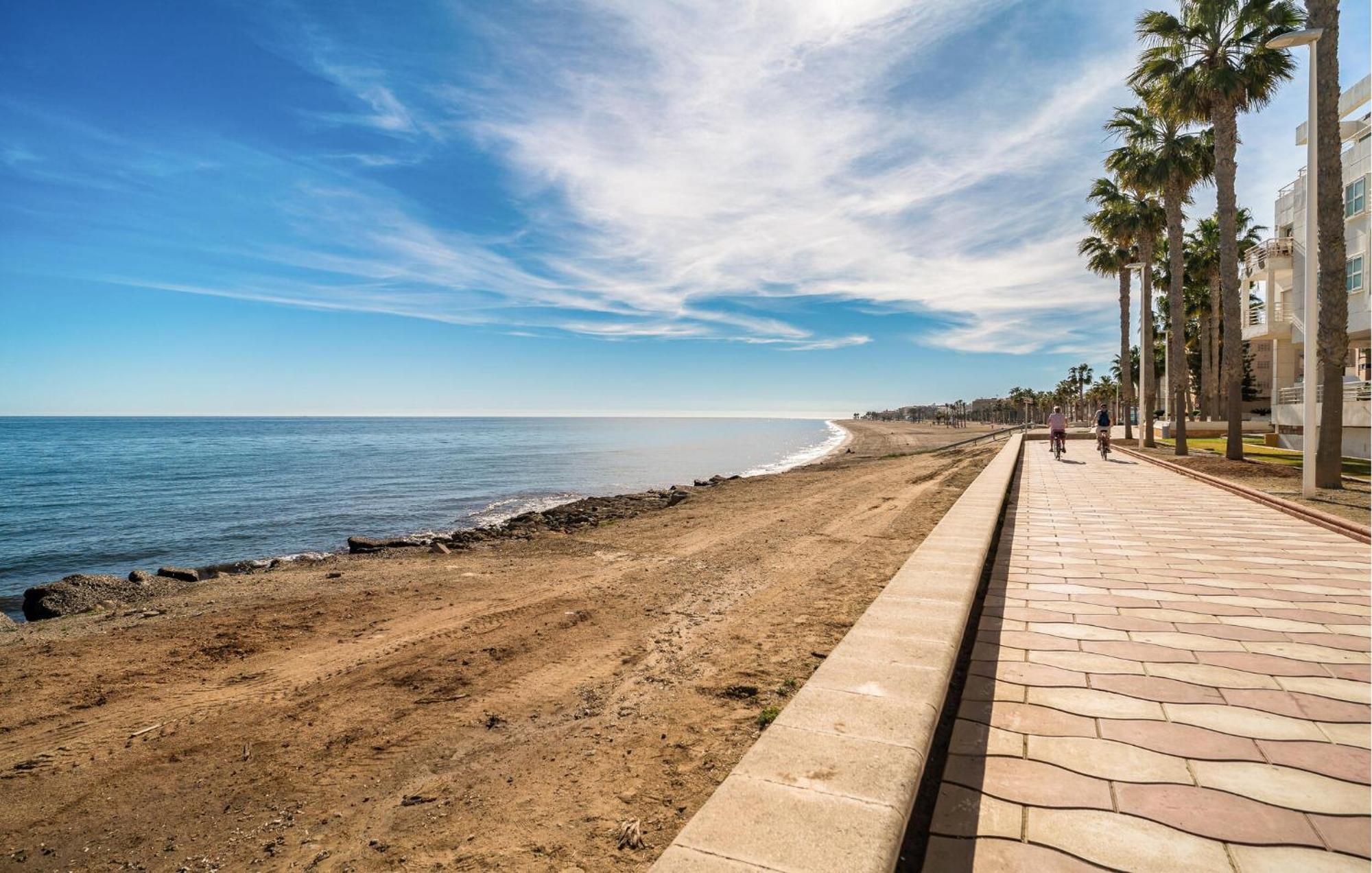 1 Bedroom Gorgeous In Apartamento