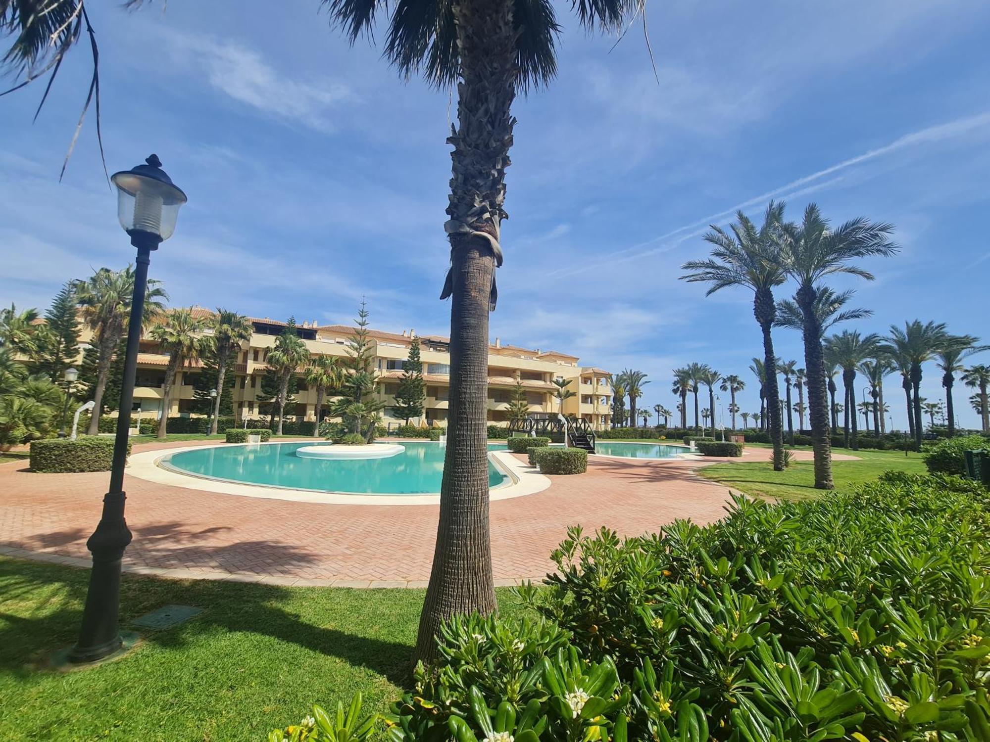 Romana Con Piscina Privada Y Vistas Al Jardin Apartamento *