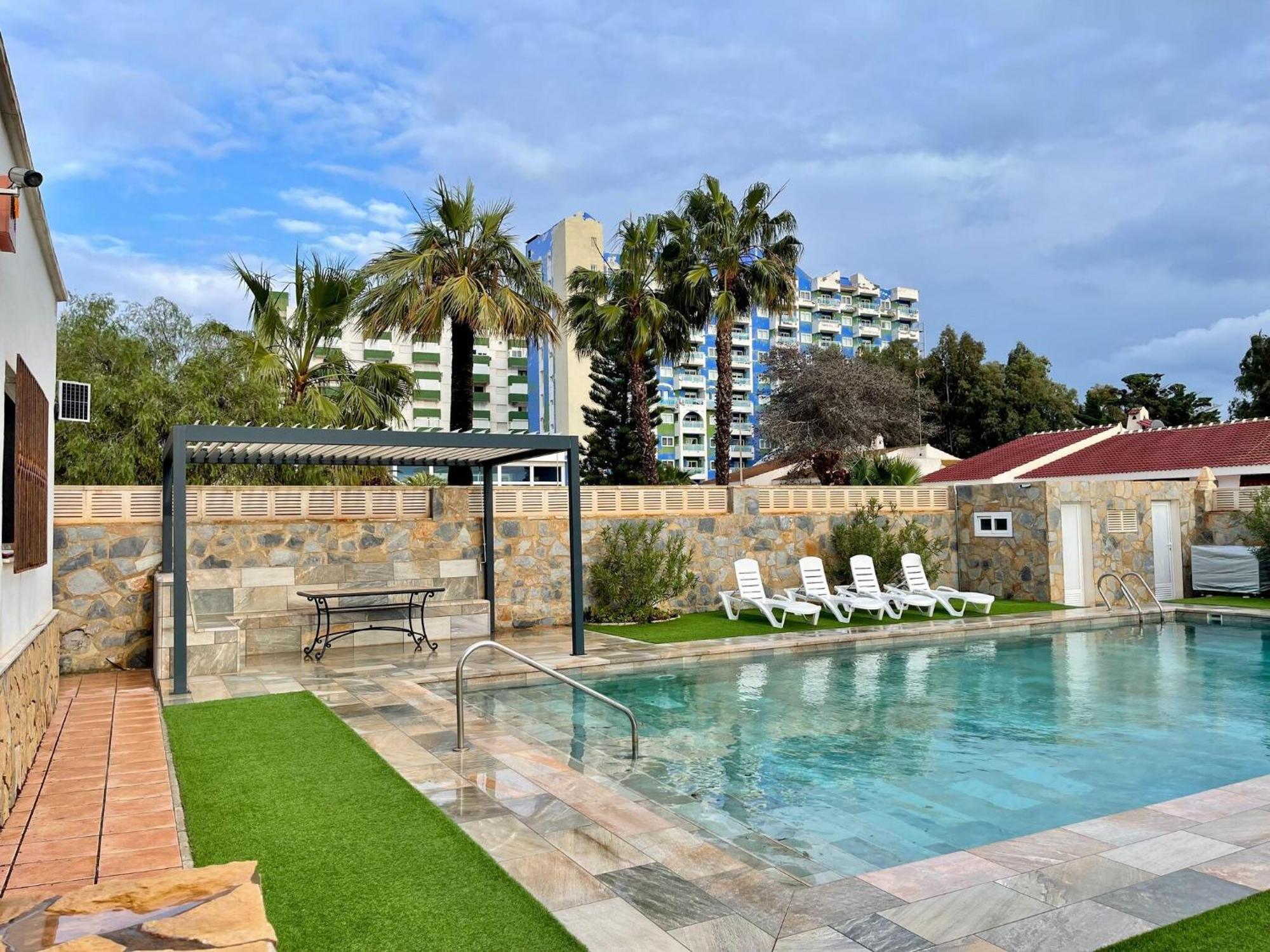 Villa In Roquetas With Garden And Private Pool
