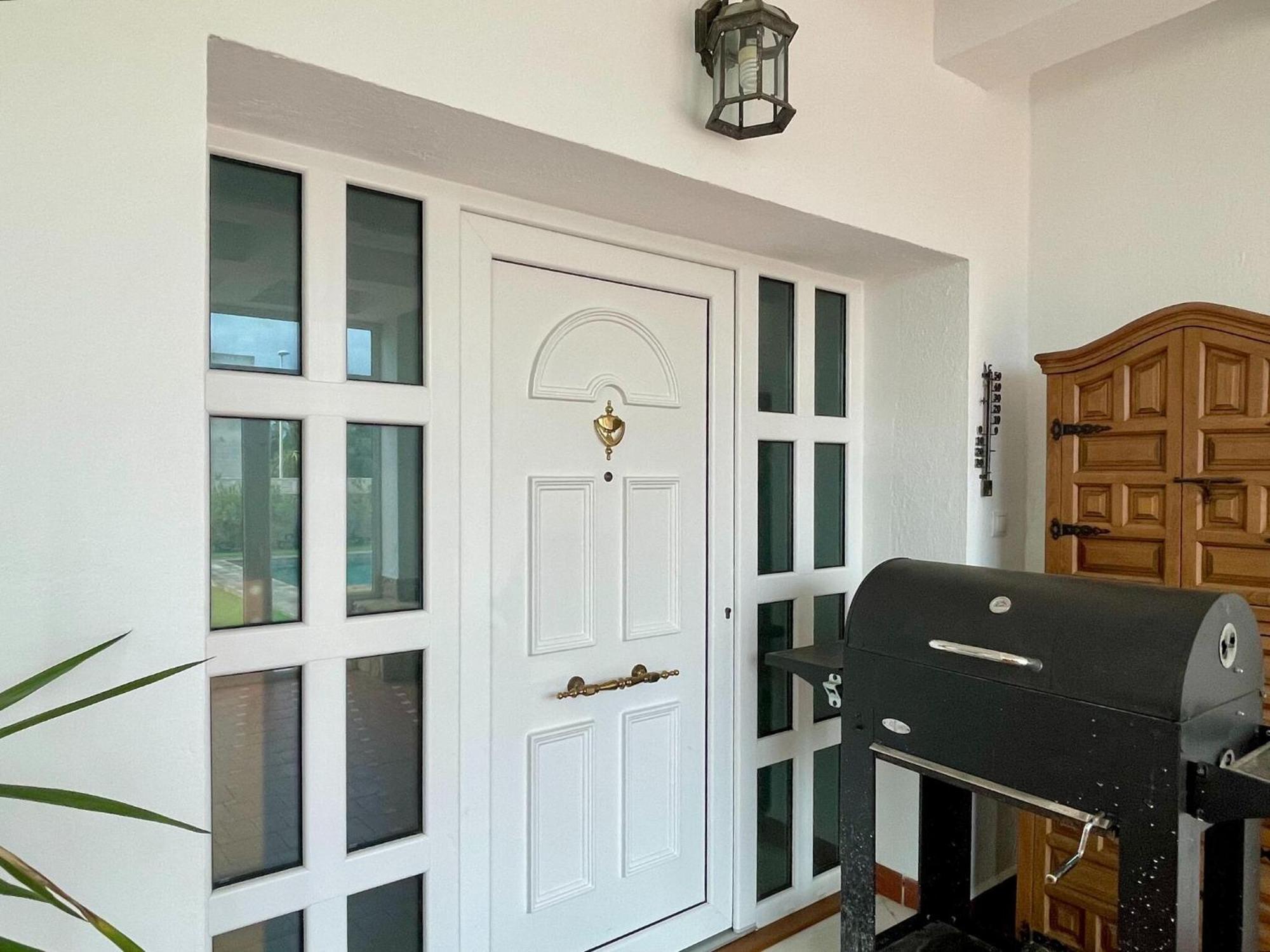Villa In Roquetas With Garden And Private Pool *