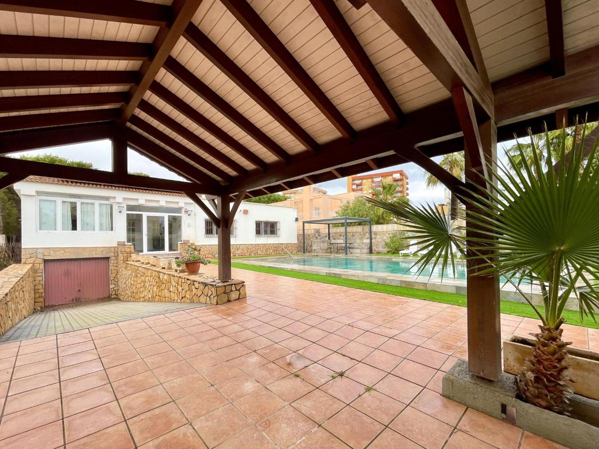 In Roquetas With Garden And Private Pool *