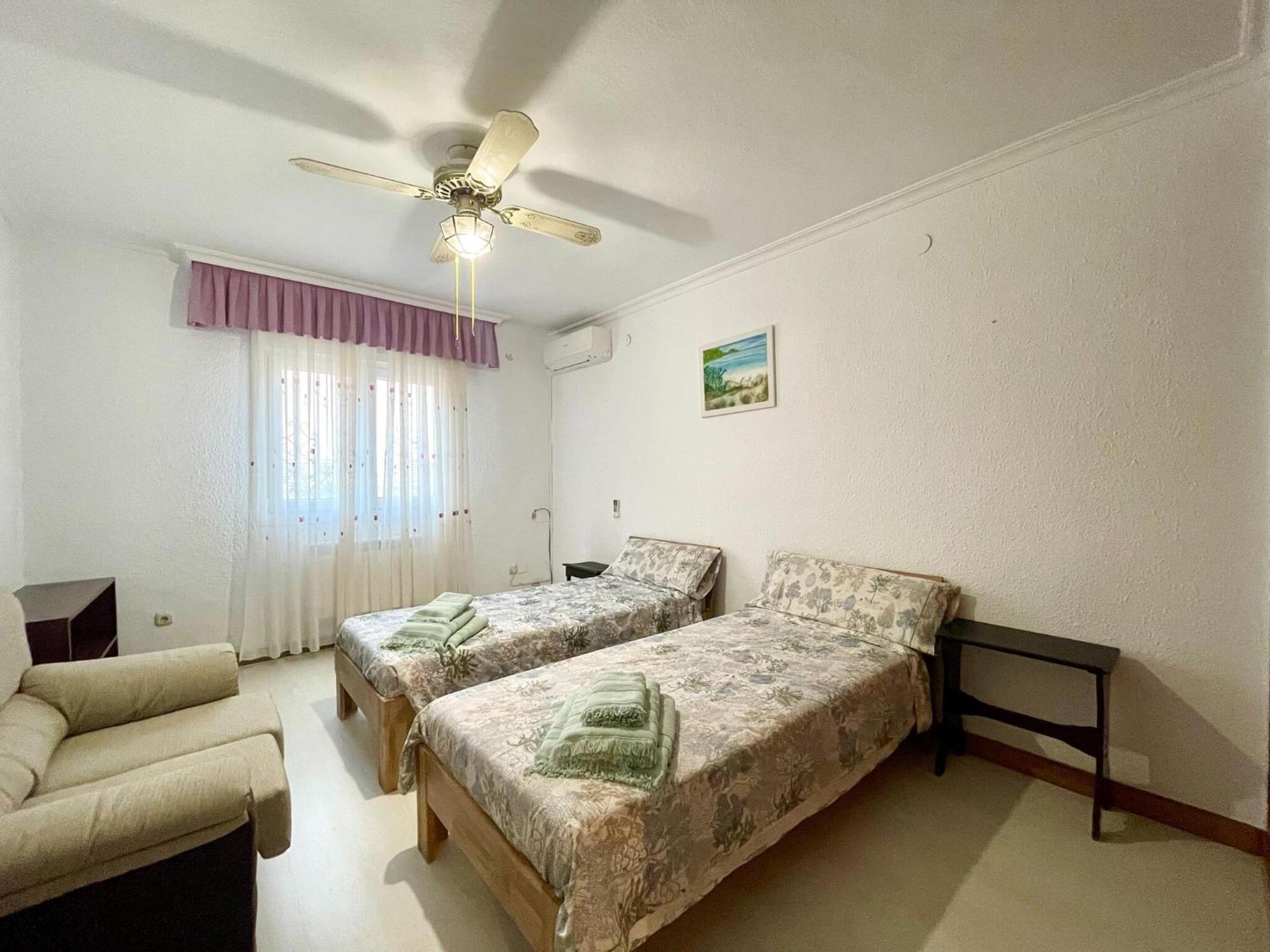 Villa In Roquetas With Garden And Private Pool *