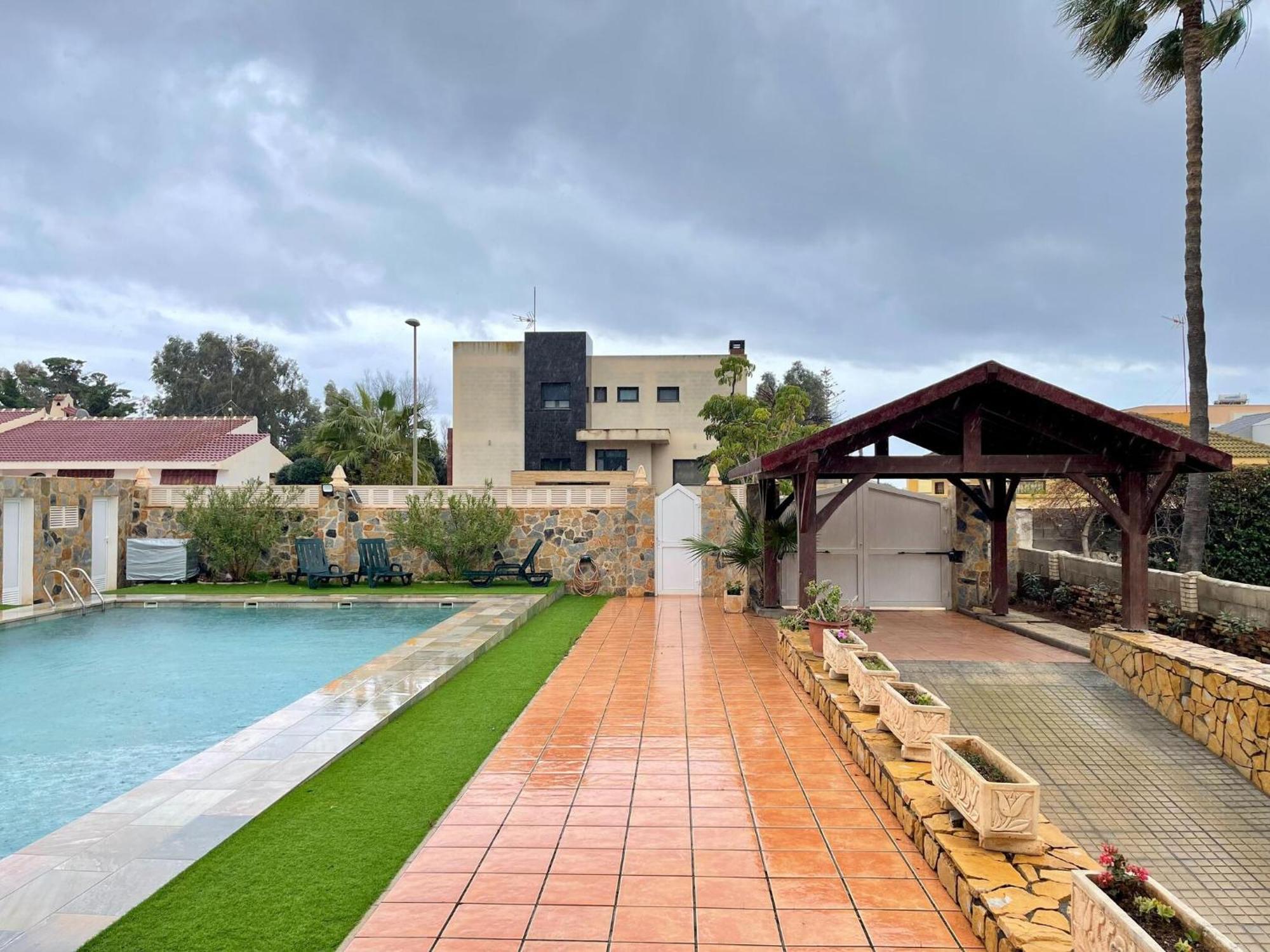 In Roquetas With Garden And Private Pool * Roquetas de Mar