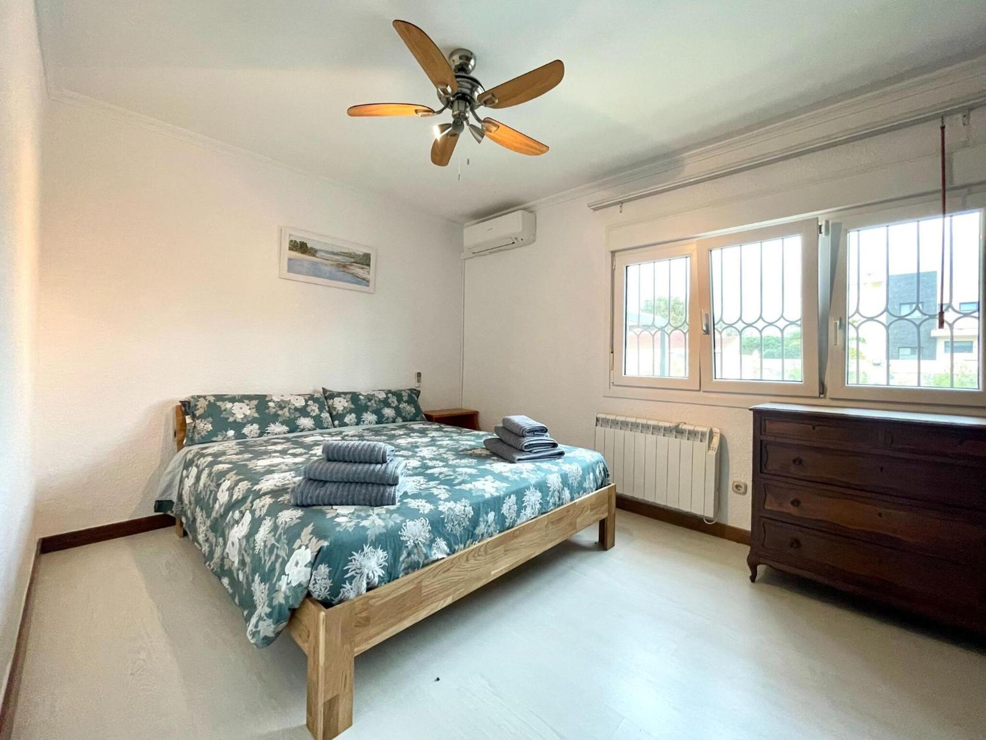 In Roquetas With Garden And Private Pool