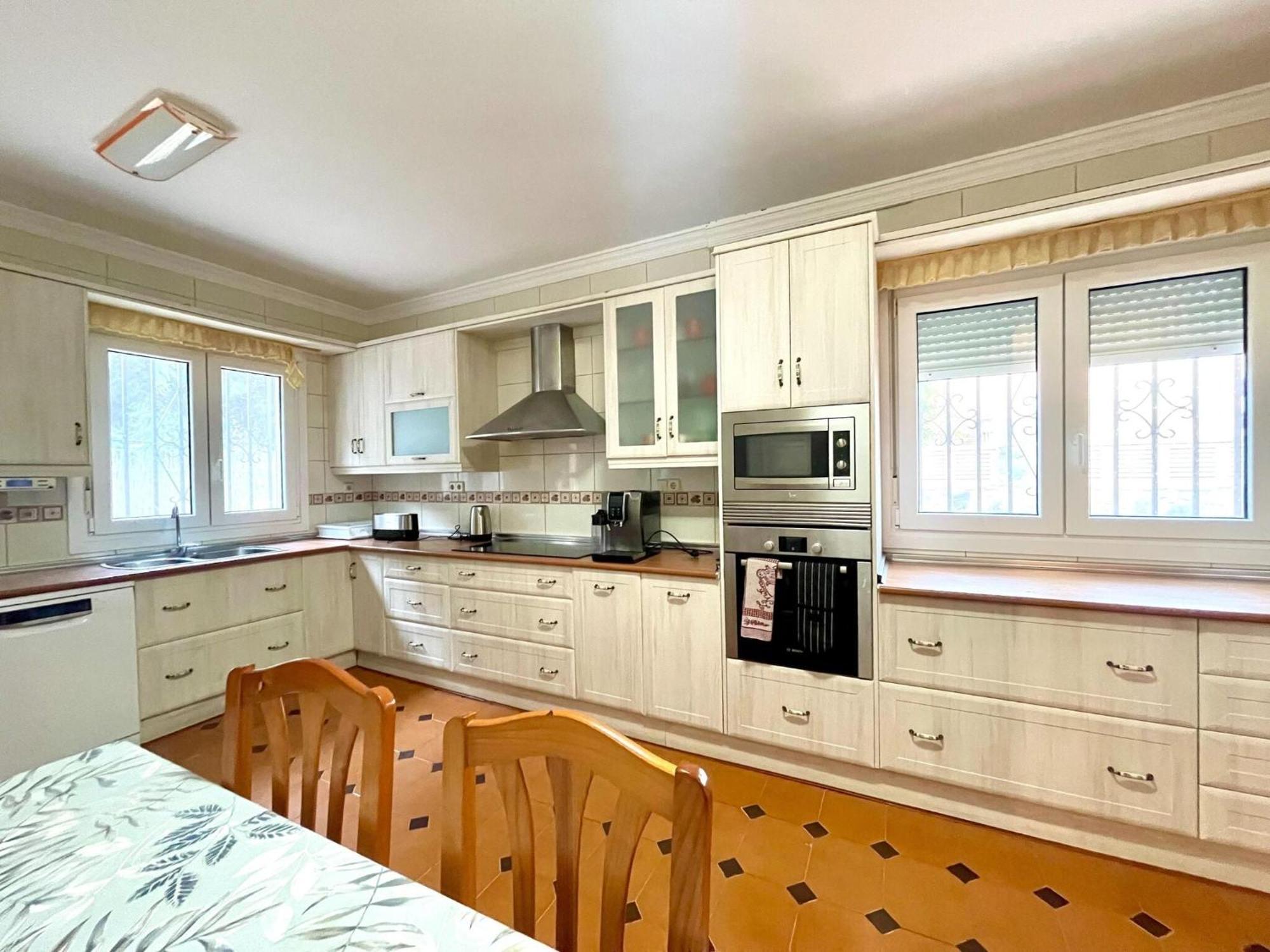 In Roquetas With Garden And Private Pool Villa