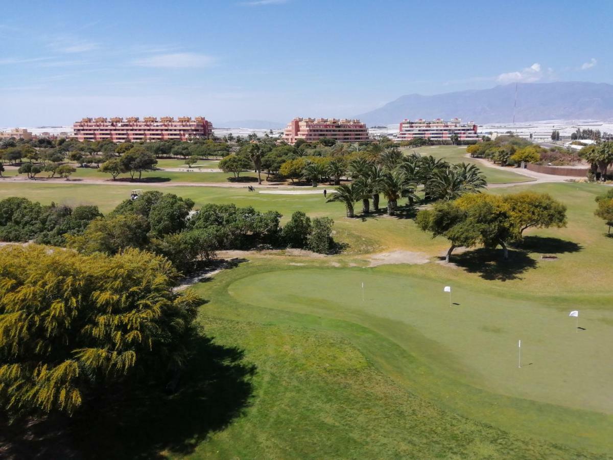 Entre El Mar Y El Golf. Wifi Privado. Apartamento Roquetas de Mar