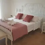 5 Bedrooms Private House 300M From Beach