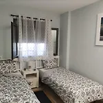 Apartamento de Lujo en primera linea playa, Piscina, Tenis, Padel, Gimnasio, Wifi, Garaje