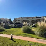 Moderna Y Alegre Vivienda Junto Al Mar .
