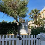 La Margarita Beach Apartment, Club Tropicana