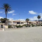 Lovely 2 Bedroom Apartment With Pool