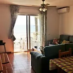 Lovely 2 Bedroom Apartment With Pool