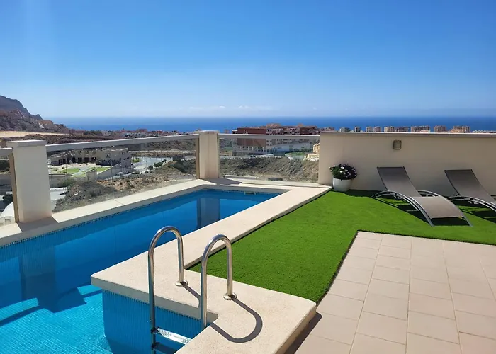 Bonita Vivienda Pareada Con Piscina Privada