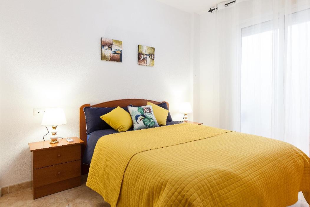 Apartment Fantastico Apartamento En El Centro De Roquetas, 300mb Optic Fiber High Speed Internet, Smart Tv *
