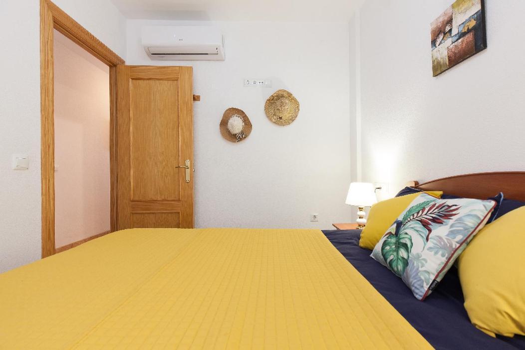 Apartment Fantastico Apartamento En El Centro De Roquetas, 300mb Optic Fiber High Speed Internet, Smart Tv