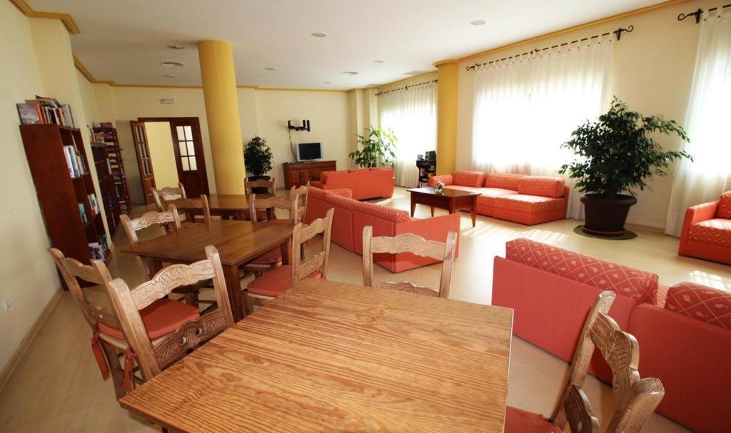Apartamento ático Deluxe Entre Centro Y Playa Salinas Con Terraza, Wifi, Piscina Climatizada, Gym, Sauna Y Garaje -smart Tv