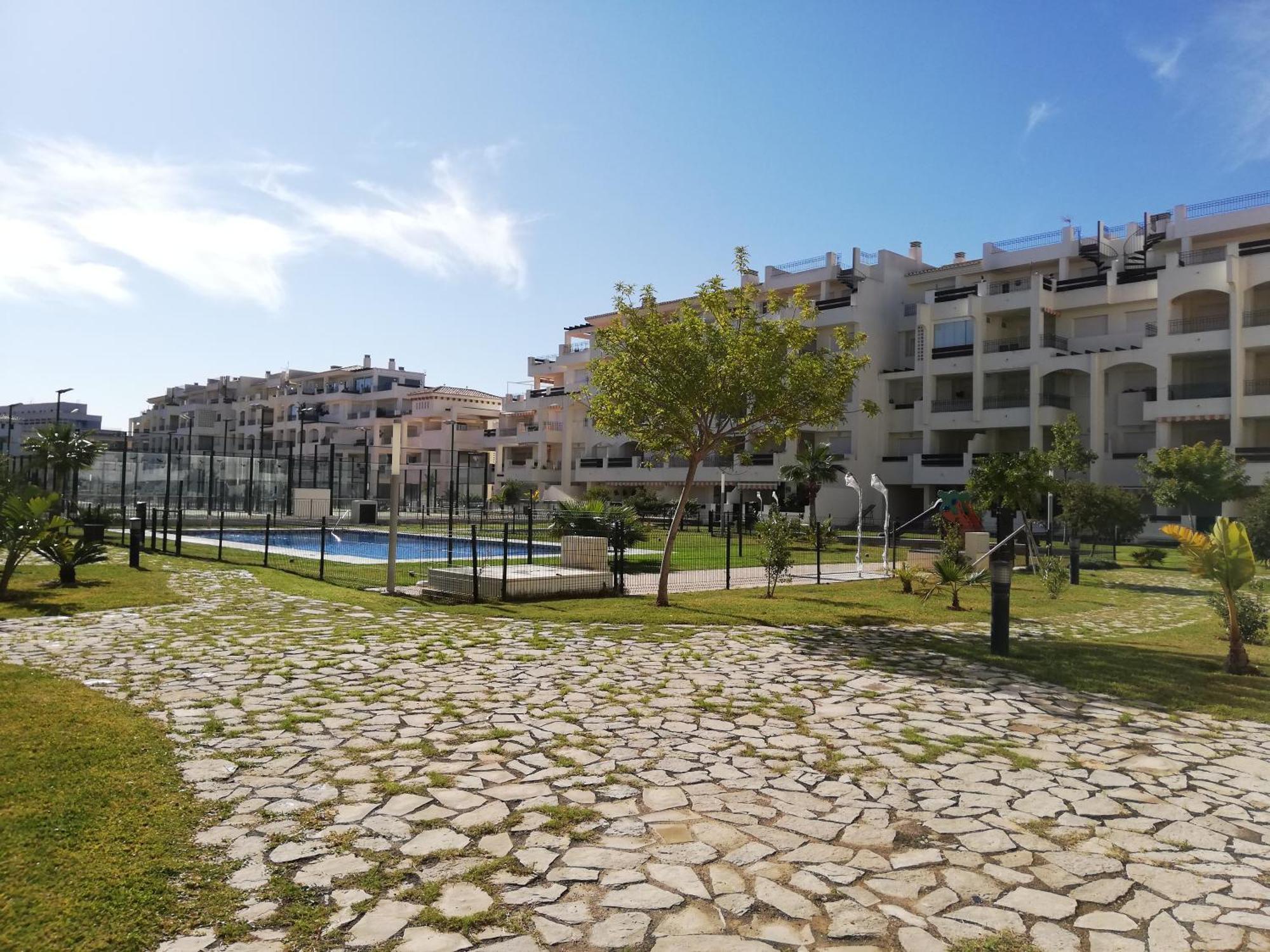 Vacaciones En El Mar Y Junto Al Golf Apartamento