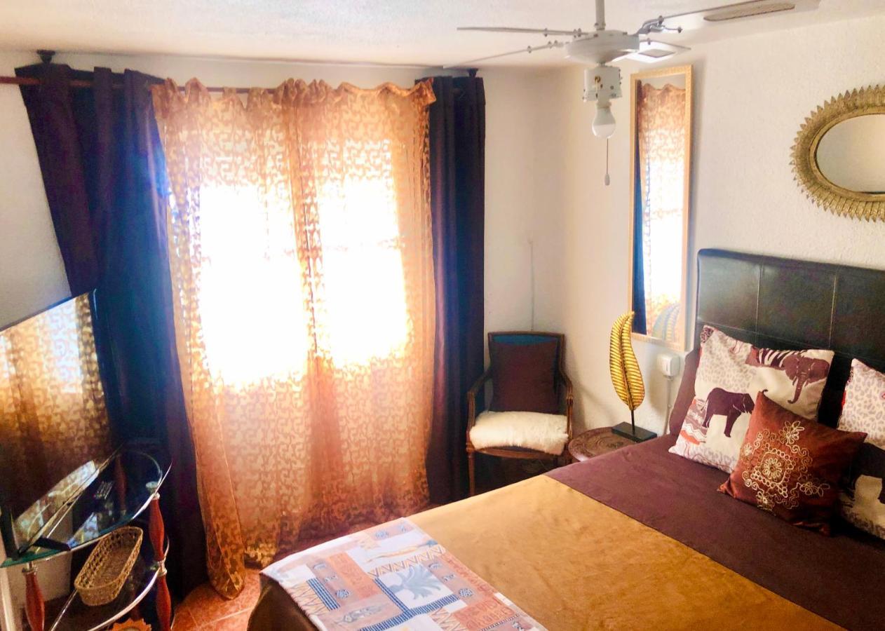 Gran Casa Con Terraza A 3 Min Playa Con Wifi - Rodeada De Servicios * Roquetas de Mar