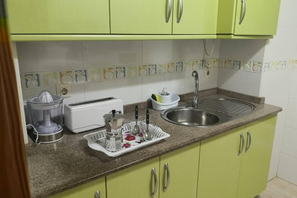 Centro Roquetas. 5 Minutos De La Playa En Coche. Apartamento