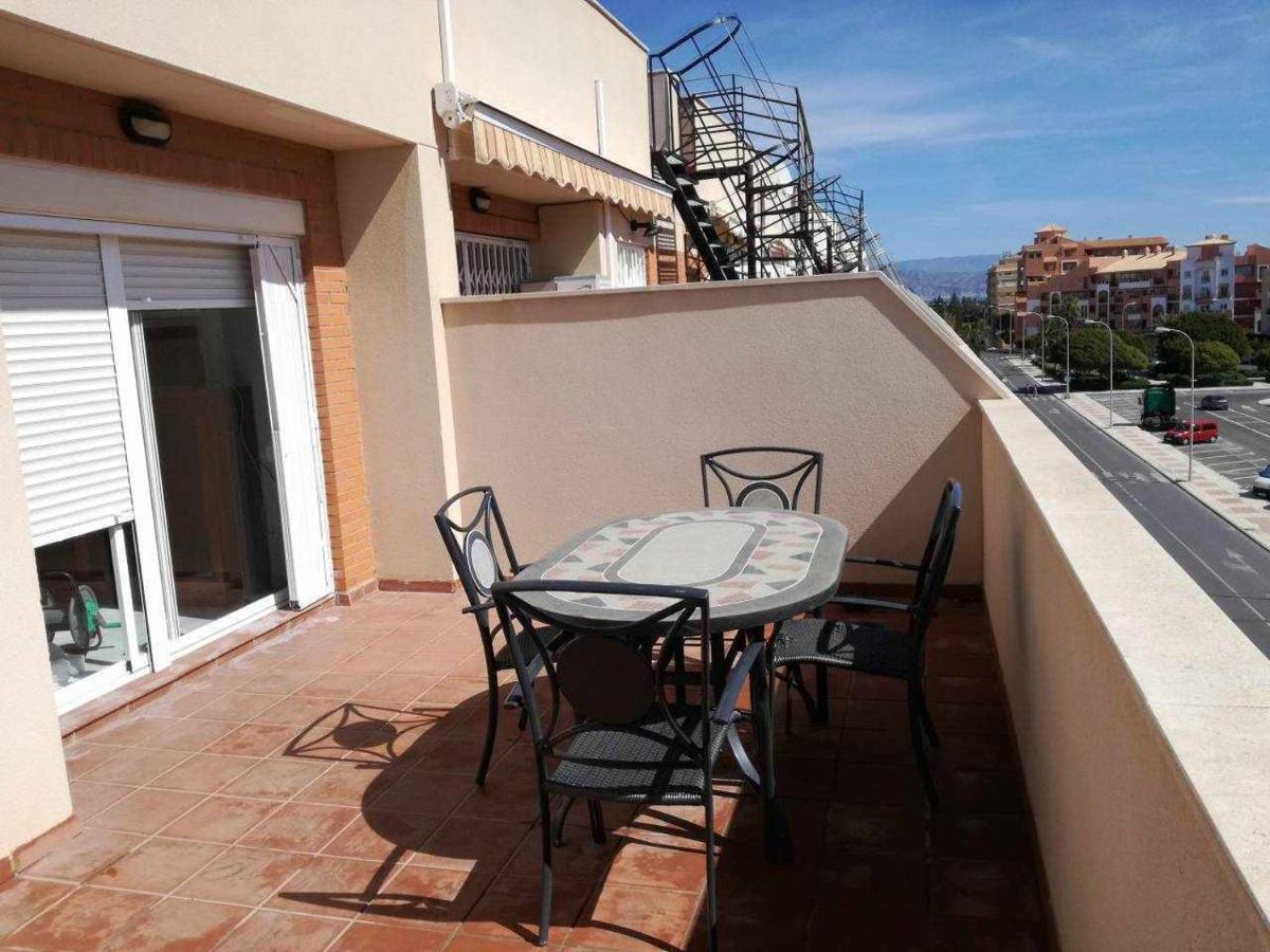 ático Con Solárium Wifi Y Piscina Roquetas de Mar