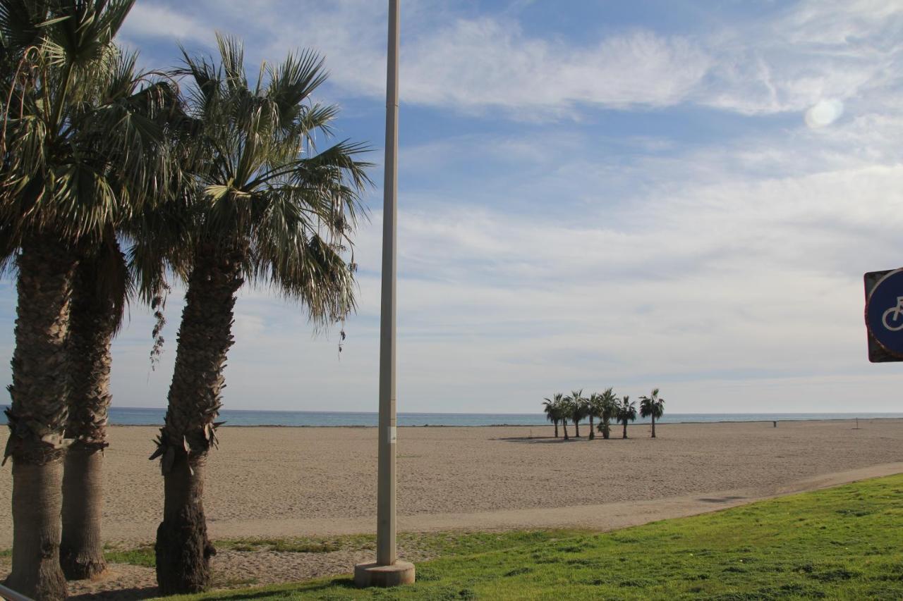 En Primera Linea De Playa, Con Vistas A La Playa Y Con Wifi Apartment *
