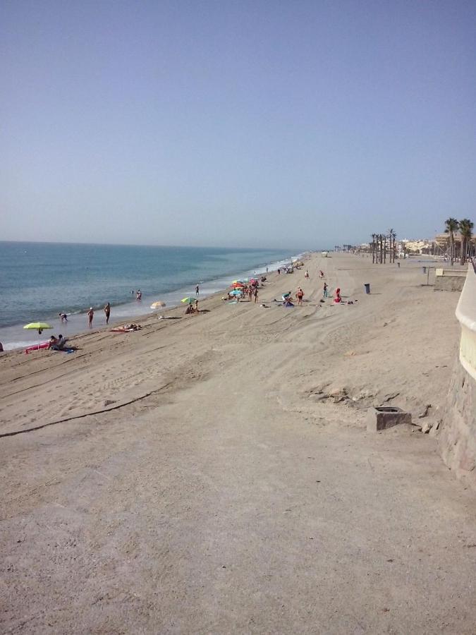 Con Piscina Y Terraza A 50 Metros De La Playa * Roquetas de Mar