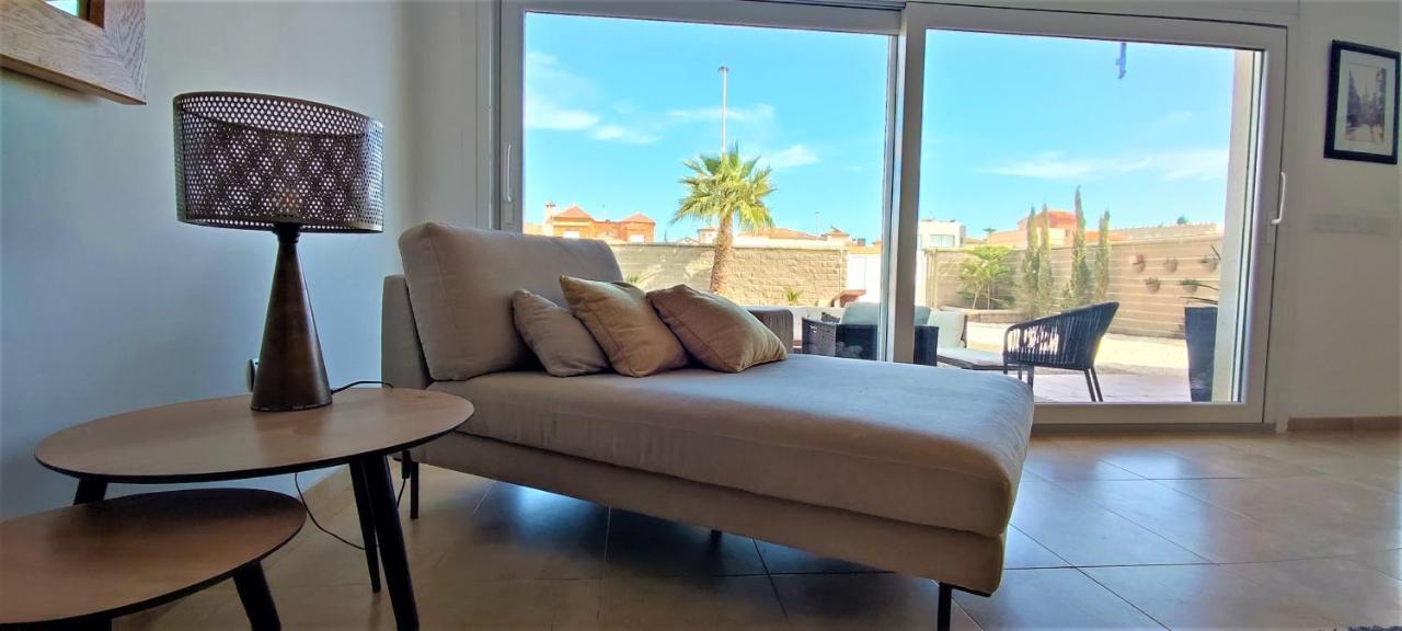5 Bedrooms Private House 300m From * Roquetas de Mar