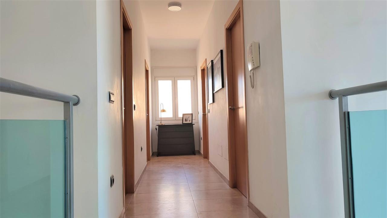 5 Bedrooms Private House 300m From