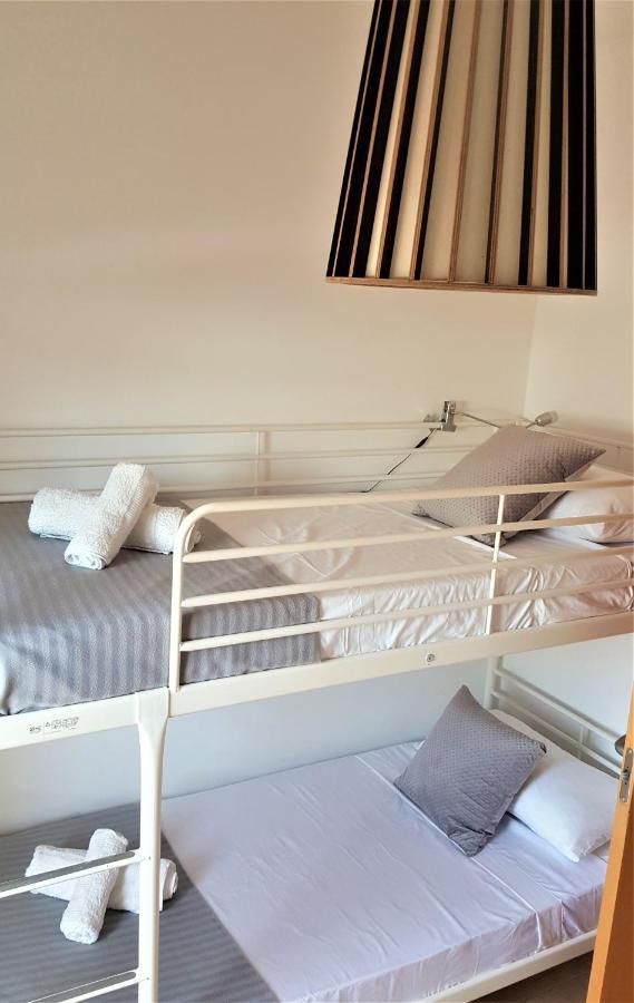 5 Bedrooms Private House 300m From *