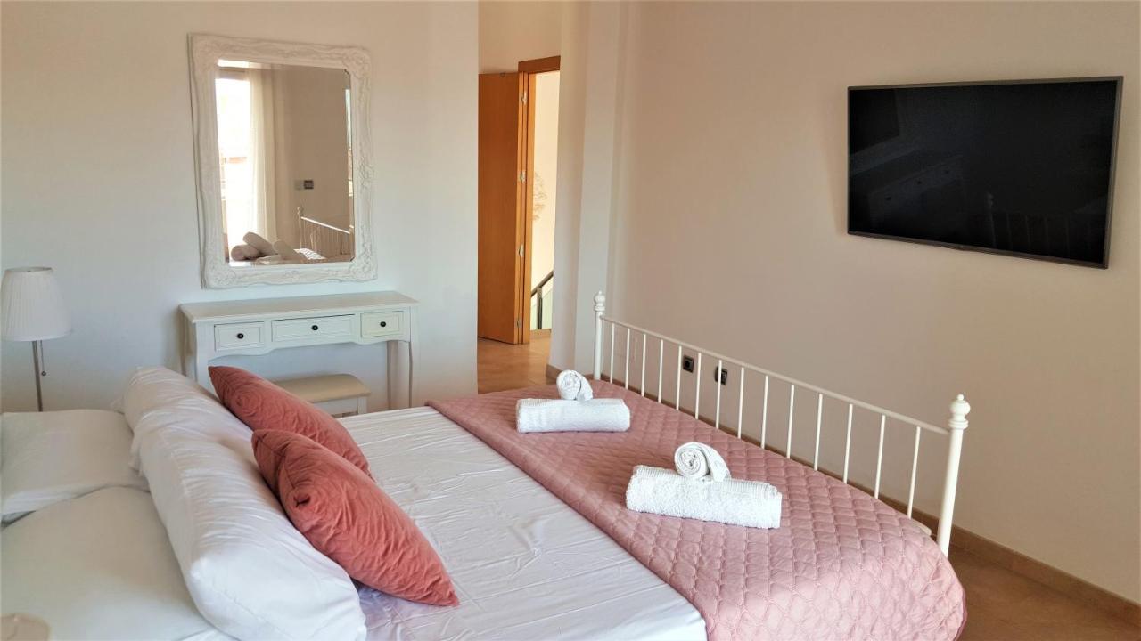 5 Bedrooms Private House 300m From Chalet Roquetas de Mar