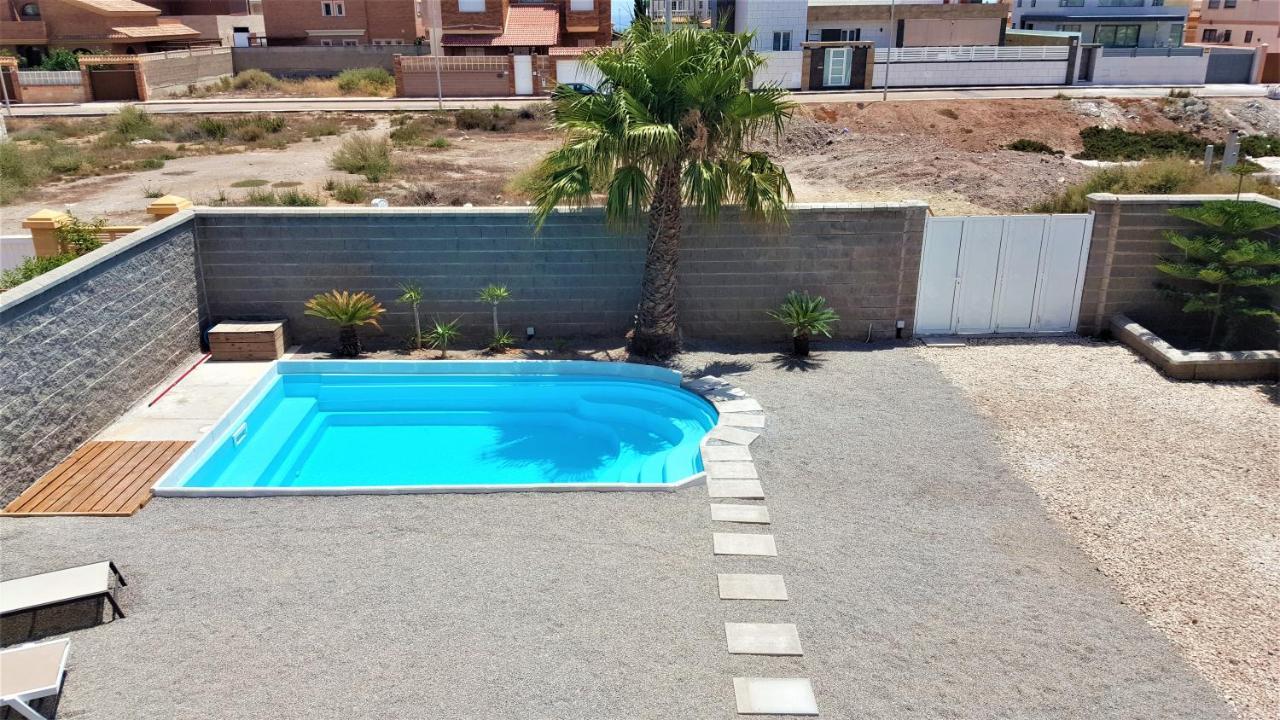 5 Bedrooms Private House 300m From