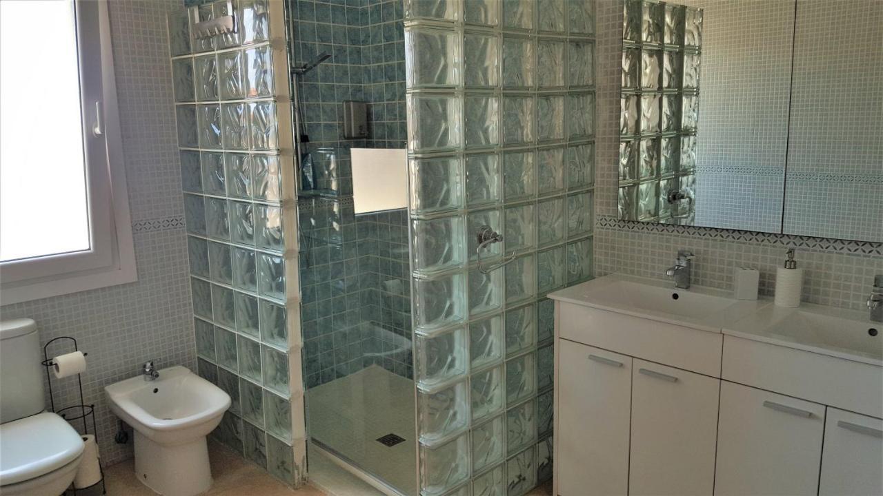 5 Bedrooms Private House 300m From *