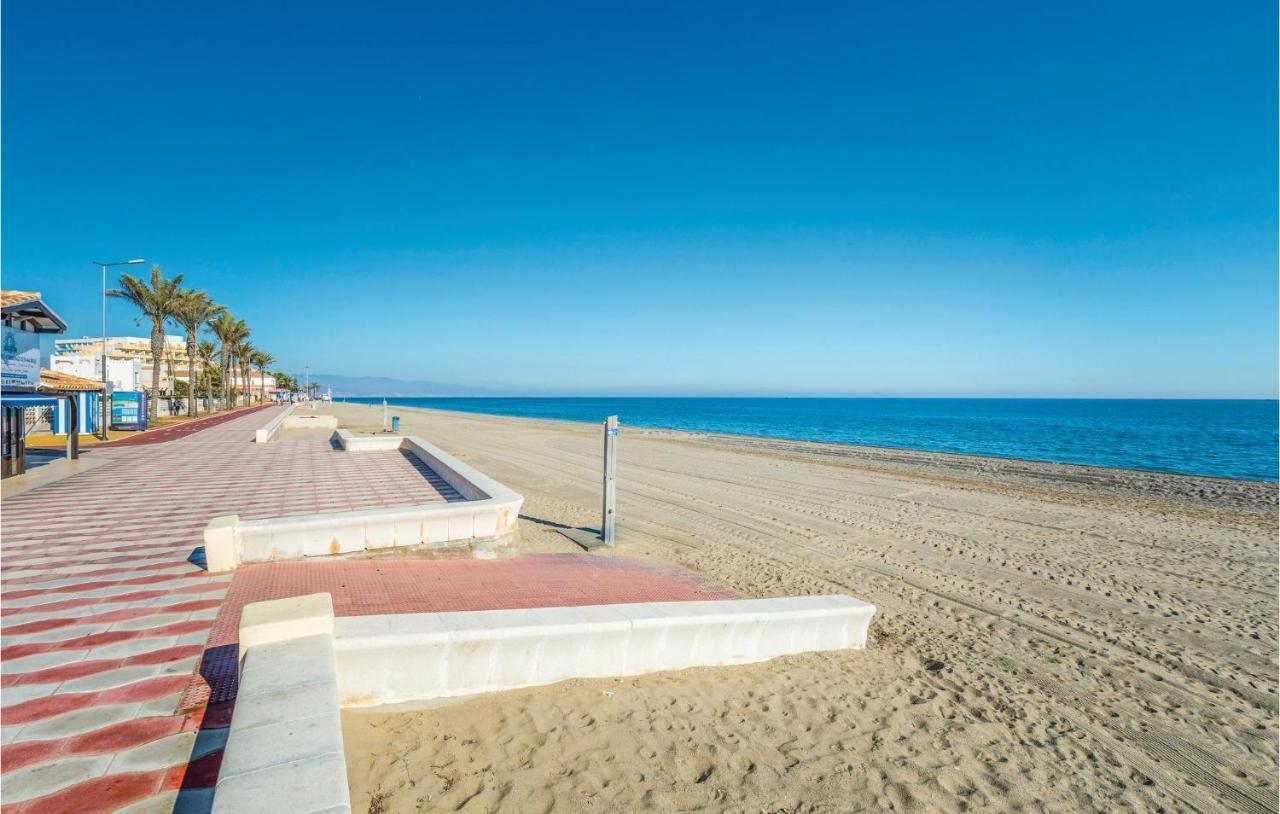 Apartamento Amazing In With 1 Bedrooms, Wifi And Outdoor Swimming Pool *