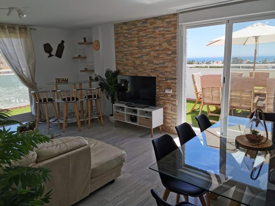 Apartamento ático 4 Dormitorios Cerca De La Playa Con Gran Terraza Y 2 Parkings *