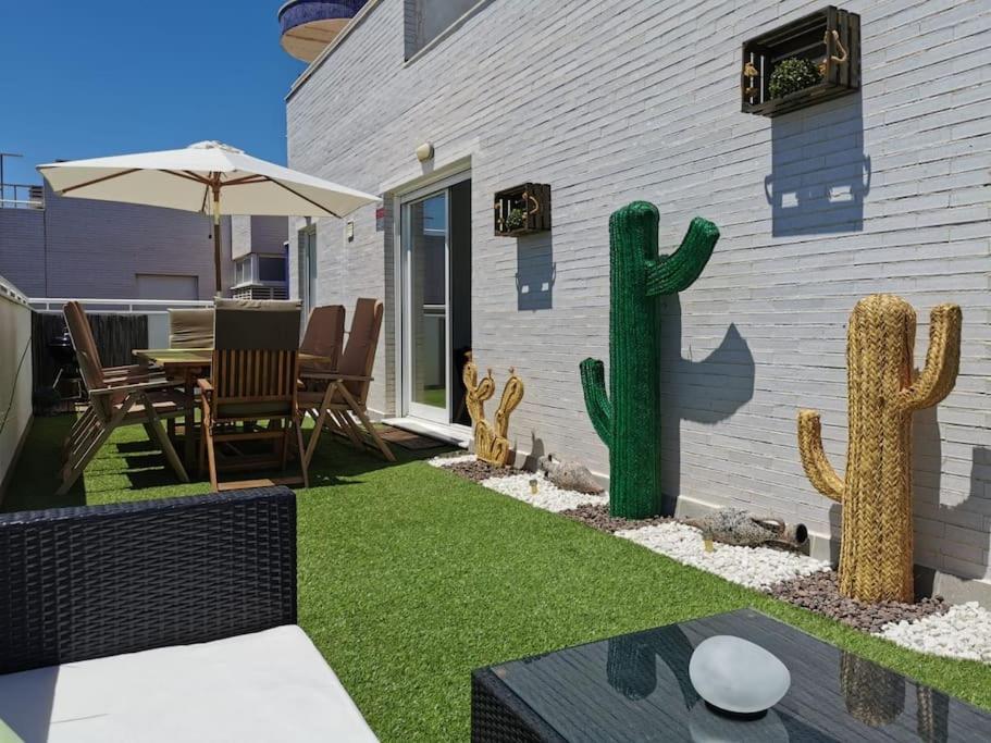 Apartamento ático 4 Dormitorios Cerca De La Playa Con Gran Terraza Y 2 Parkings Roquetas de Mar