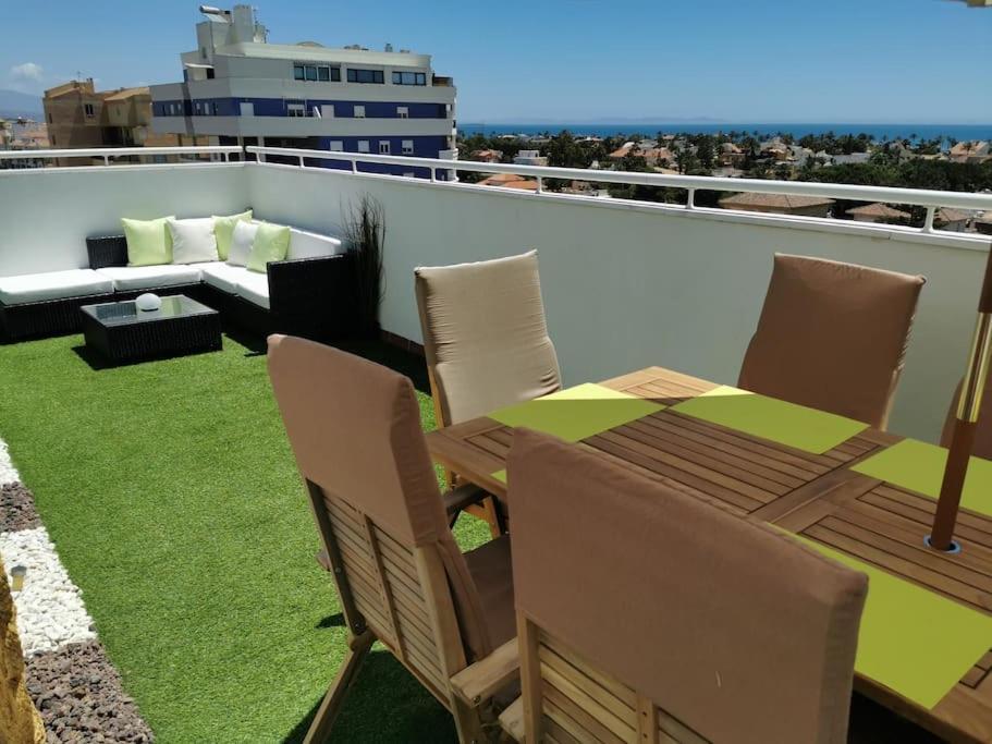 Apartamento ático 4 Dormitorios Cerca De La Playa Con Gran Terraza Y 2 Parkings Roquetas de Mar