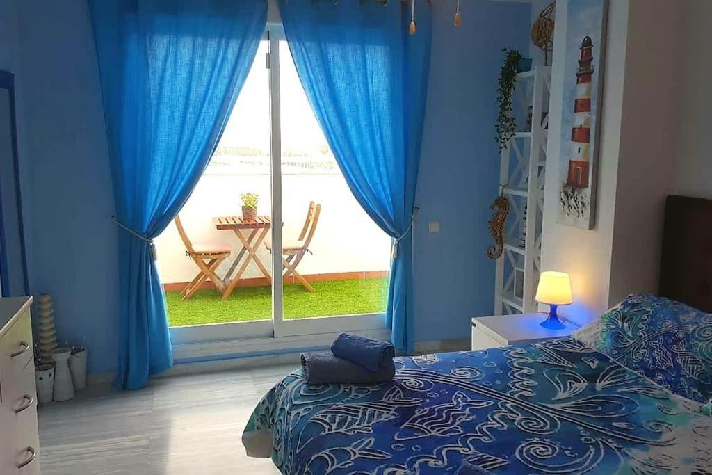 ático 4 Dormitorios Cerca De La Playa Con Gran Terraza Y 2 Parkings Apartamento Roquetas de Mar