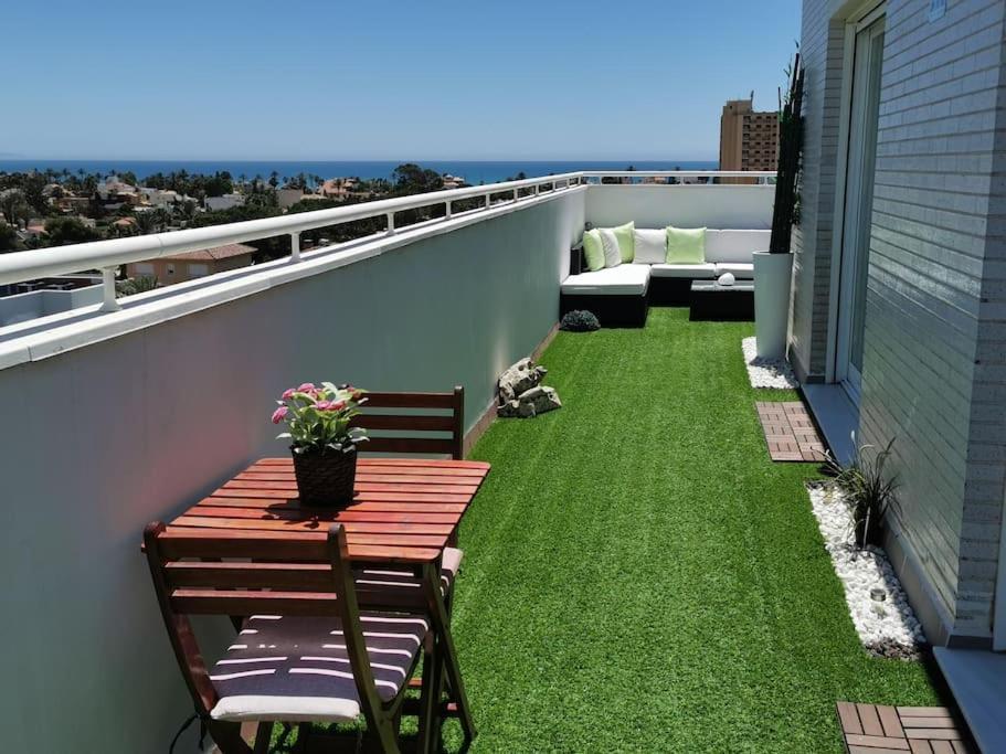 ático 4 Dormitorios Cerca De La Playa Con Gran Terraza Y 2 Parkings Apartamento Roquetas de Mar
