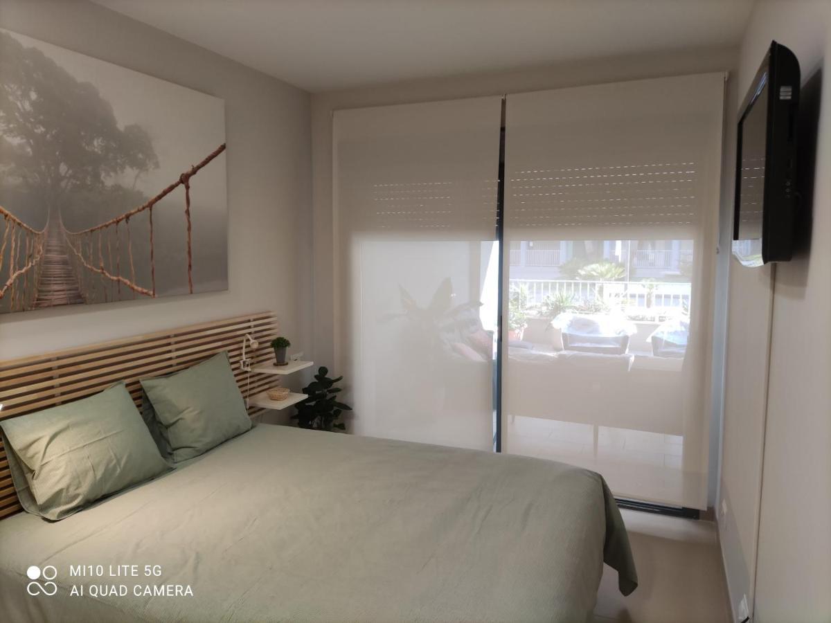 Apartamento Apartamento De Lujo En Primera Linea Playa, Piscina, Tenis, Padel, Gimnasio, Wifi, Garaje Roquetas de Mar