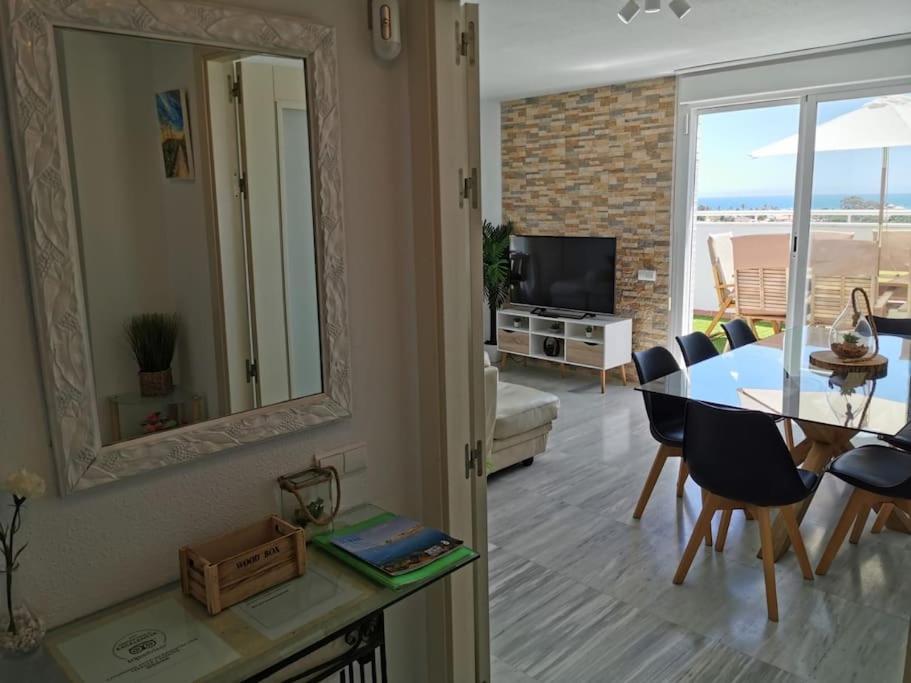 Apartamento ático 4 Dormitorios Cerca De La Playa Con Gran Terraza Y 2 Parkings Roquetas de Mar